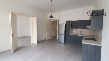 Nabízíme nádherný byt 3+kk v centru města Hradce Králové s vlastním park. stáním