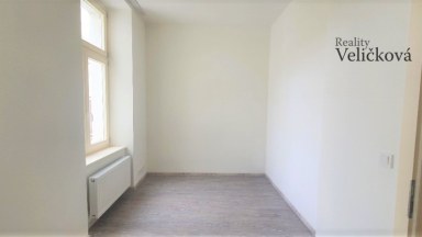 Nabízíme nádherný byt 3+kk v centru města Hradce Králové s vlastním park. stáním