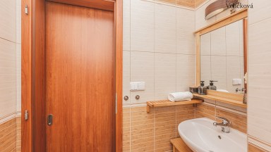  Apartmán 1+kk se spacím koutem a předzahrádkou v novostavbě - Zlatá vyhlídka v Jánských Lázních