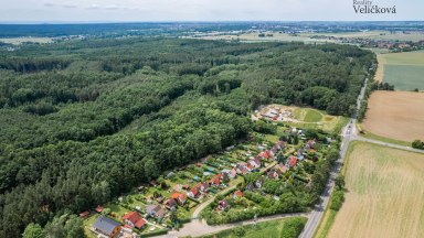 Prodej krásné zděné chaty v kouzelném prostředí u lesa, Hradec Králové - Divec