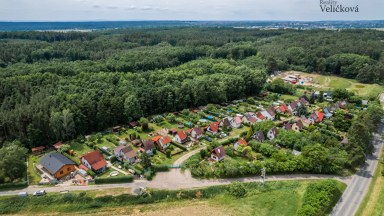 Prodej krásné zděné chaty v kouzelném prostředí u lesa, Hradec Králové - Divec