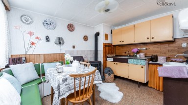 Prodej krásné zděné chaty v kouzelném prostředí u lesa, Hradec Králové - Divec