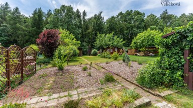 Prodej krásné zděné chaty v kouzelném prostředí u lesa, Hradec Králové - Divec