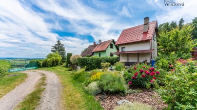 Prodej krásné zděné chaty v kouzelném prostředí u lesa, Hradec Králové - Divec