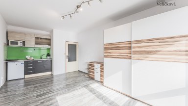 Prodej pěkného bytu 1+kk v Hradci Králové - ulice Brožíkova (Moravské Předměstí)