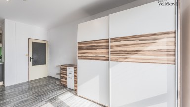 Prodej pěkného bytu 1+kk v Hradci Králové - ulice Brožíkova (Moravské Předměstí)