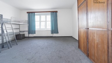 Prodej zděného, velmi prostorného bytu 3+1 v Hradci Králové - Věkoše