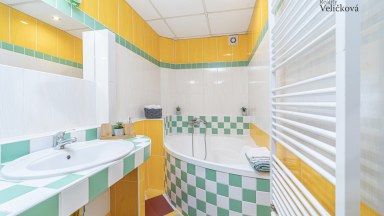 Prodej zděného, velmi prostorného bytu 3+1 v Hradci Králové - Věkoše