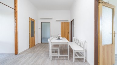 Prodej zděného, velmi prostorného bytu 3+1 v Hradci Králové - Věkoše