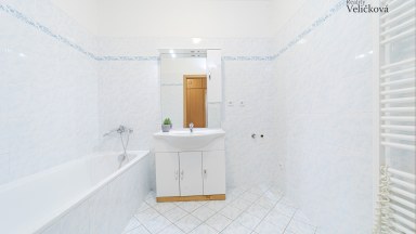 Pronájem prostorného bytu  1+1 s terasou v novostavbě v Hradci Králové - Labská Louka