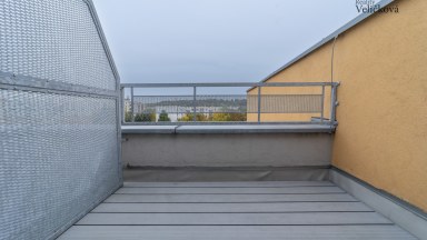 Pronájem prostorného bytu  1+1 s terasou v novostavbě v Hradci Králové - Labská Louka