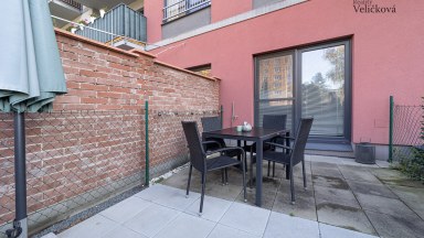 Prodej krásného bytu 1+kk se zahradou v Pardubicích - Pod Vinicí Zelené Předměstí