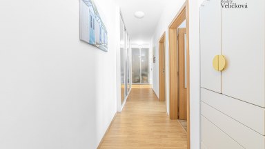 Prodej úchvatného nového bytu 3+1 s terasou a krytým garážovým stáním, v ulici Stromová, Pardubice