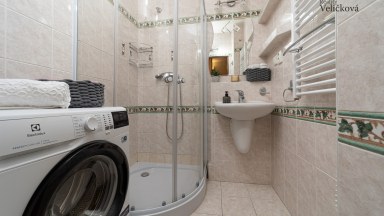 Prodej pěkného bytu 3+1 se zasklenou lodžií a balkonem - 63 m2,  v ulici Severní, Hradec Králové 