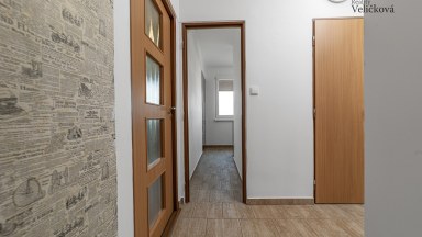 Prodej pěkného bytu 3+1 se zasklenou lodžií a balkonem - 63 m2,  v ulici Severní, Hradec Králové 