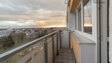 Prodej pěkného bytu 3+1 se zasklenou lodžií a balkonem - 63 m2,  v ulici Severní, Hradec Králové 