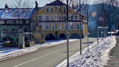 Pronájem částečně zrekonstruovaného bytu 3+kk přímo na náměstí v Žacléři