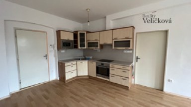 Pronájem částečně zrekonstruovaného bytu 3+kk přímo na náměstí v Žacléři