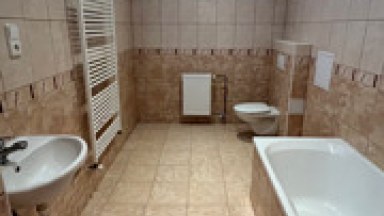 Pronájem částečně zrekonstruovaného bytu 3+kk přímo na náměstí v Žacléři