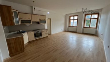 Pronájem částečně zrekonstruovaného bytu 3+kk přímo na náměstí v Žacléři