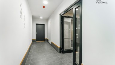 Prodej krásného bytu 2+kk s prostorným balkonem a sklepem v nově vznikající rezidenci Zahálka