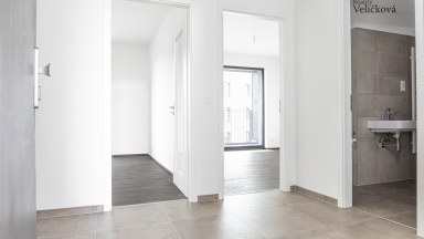 Prodej krásného bytu 2+kk s prostorným balkonem a sklepem v nově vznikající rezidenci Zahálka