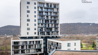 Prodej krásného bytu 2+kk s prostorným balkonem a sklepem v nově vznikající rezidenci Zahálka