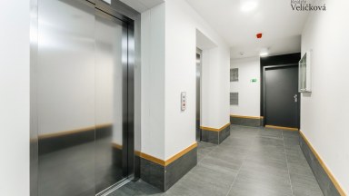 Prodej krásného bytu 2+kk s prostorným balkonem a sklepem v nově vznikající rezidenci Zahálka