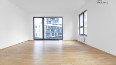 Prodej krásného bytu 2+kk (3+kk) s prostorným balkonem a sklepem a garážovým stáním 