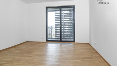 Prodej krásného bytu 2+kk (3+kk) s prostorným balkonem a sklepem a garážovým stáním 