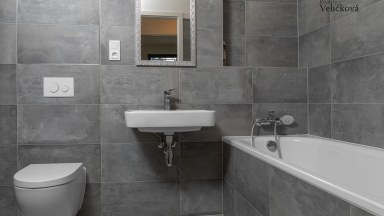 Prodej krásného bytu 2+kk (3+kk) s prostorným balkonem a sklepem a garážovým stáním 