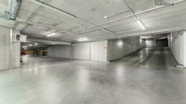 Prodej krásného bytu 2+kk (3+kk) s prostorným balkonem a sklepem a garážovým stáním 