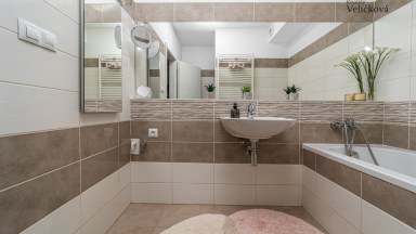 Prodej krásného bytu v novostavbě 2+kk s balkonem v ulici K Meteoru, Svobodné Dvory, Hradec Králové 