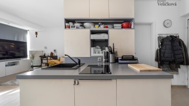 Prodej krásného bytu v novostavbě 2+kk s balkonem v ulici K Meteoru, Svobodné Dvory, Hradec Králové 