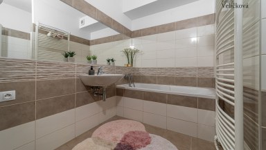 Prodej krásného bytu v novostavbě 2+kk s balkonem v ulici K Meteoru, Svobodné Dvory, Hradec Králové 