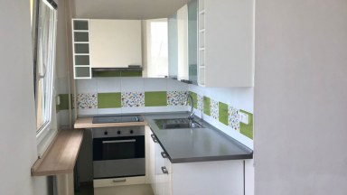 Pronájem kompletně zrekonstruovaného slunného bytu 1+KK v Hradci Králové 