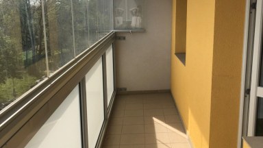 Pronájem kompletně zrekonstruovaného slunného bytu 1+KK v Hradci Králové 