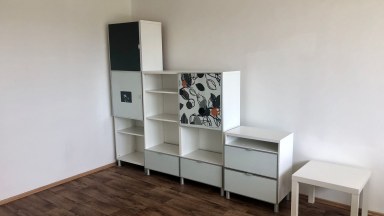 Pronájem kompletně zrekonstruovaného slunného bytu 1+KK v Hradci Králové 