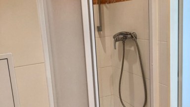 Pronájem kompletně zrekonstruovaného slunného bytu 1+KK v Hradci Králové 