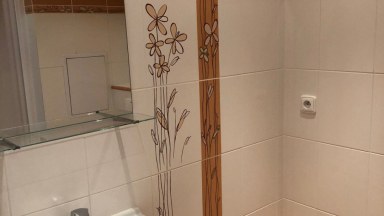 Pronájem kompletně zrekonstruovaného slunného bytu 1+KK v Hradci Králové 