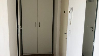 Pronájem kompletně zrekonstruovaného slunného bytu 1+KK v Hradci Králové 