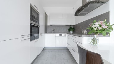 Prodej jedinečného bytu 1+kk s terasou v novostavbě na Labském Palouku v Pardubicích