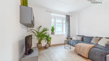 Prodej krásného zrekonstruovaného bytu 2+1 v centru Hradce Králové - Okružní ulice