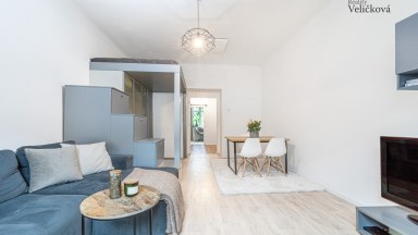 Prodej krásného zrekonstruovaného bytu 2+1 v centru Hradce Králové - Okružní ulice