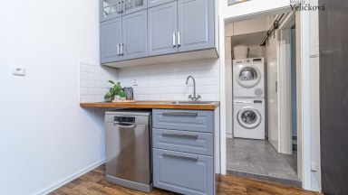 Prodej krásného zrekonstruovaného bytu 2+1 v centru Hradce Králové - Okružní ulice