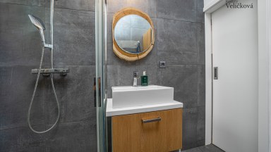 Prodej krásného zrekonstruovaného bytu 2+1 v centru Hradce Králové - Okružní ulice
