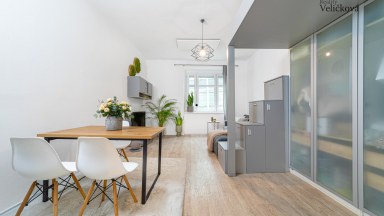 Prodej krásného zrekonstruovaného bytu 2+1 v centru Hradce Králové - Okružní ulice