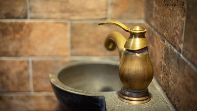 Prodej zavedeného poké a salátového bistra v centru města Hradce Králové 