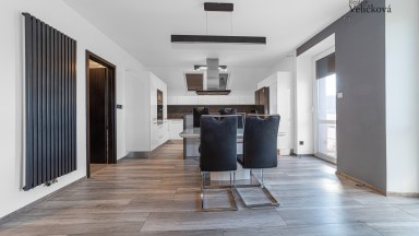 Pronájem luxusního zrekonstruovaného podkrovního bytu 3+kk v Nepasicích u Hradce Králové 