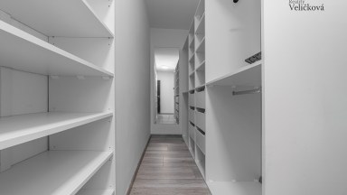 Pronájem luxusního zrekonstruovaného podkrovního bytu 3+kk v Nepasicích u Hradce Králové 